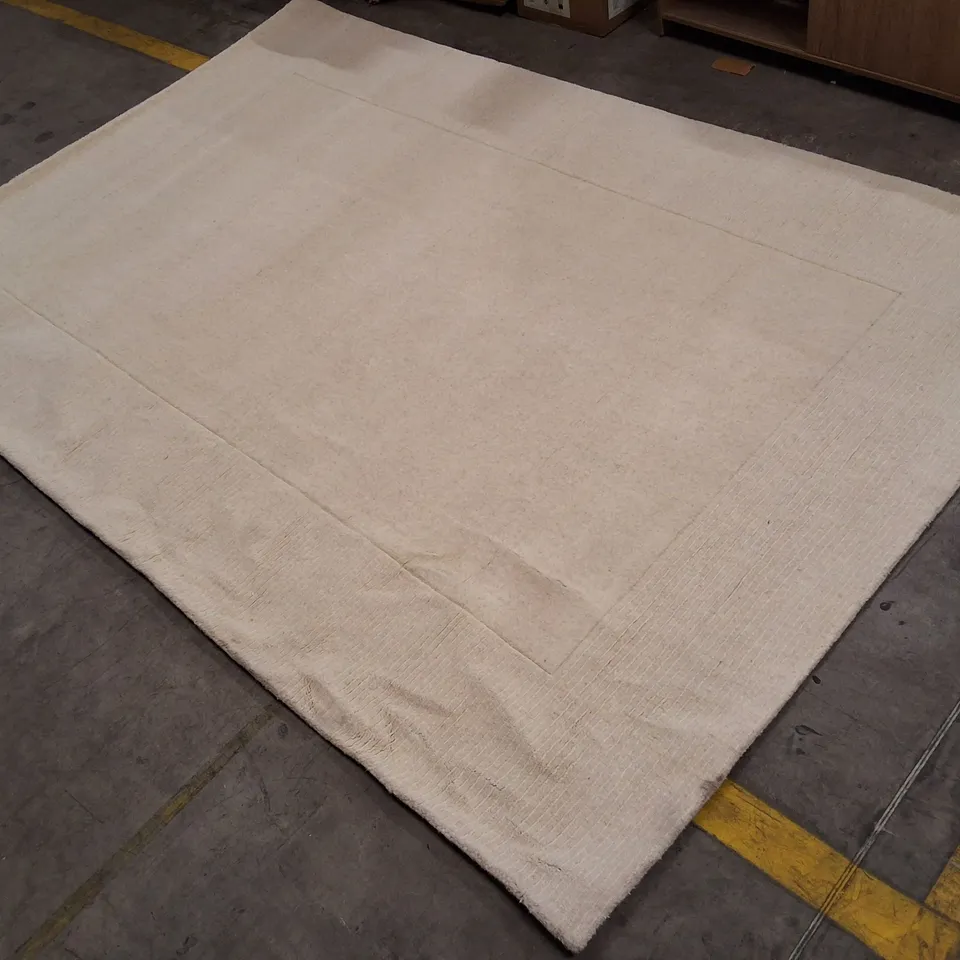 CREAM RECTANGULAR RUG APPROXIMATELY 200×290CM
