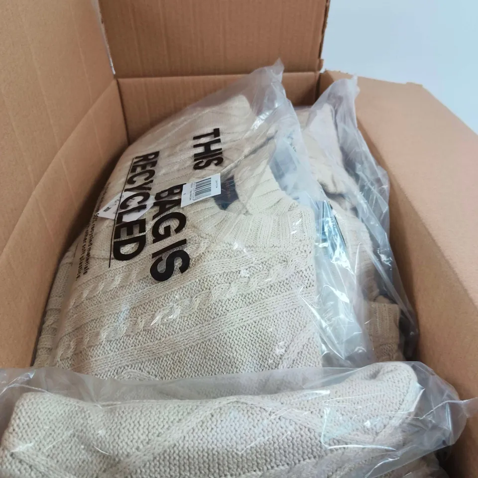 BOX OF APPROXIMATELY 10 CABLE KNIT CREW XL