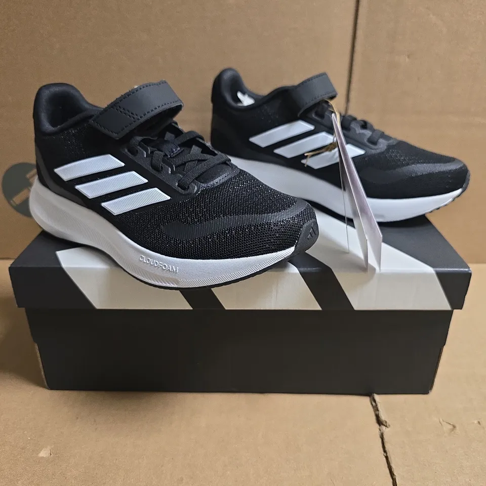 BOXED PAIR OF ADIDAS RUNFALCON 5 KID'S TRAINERS IN BLACK/WHITE SIZE