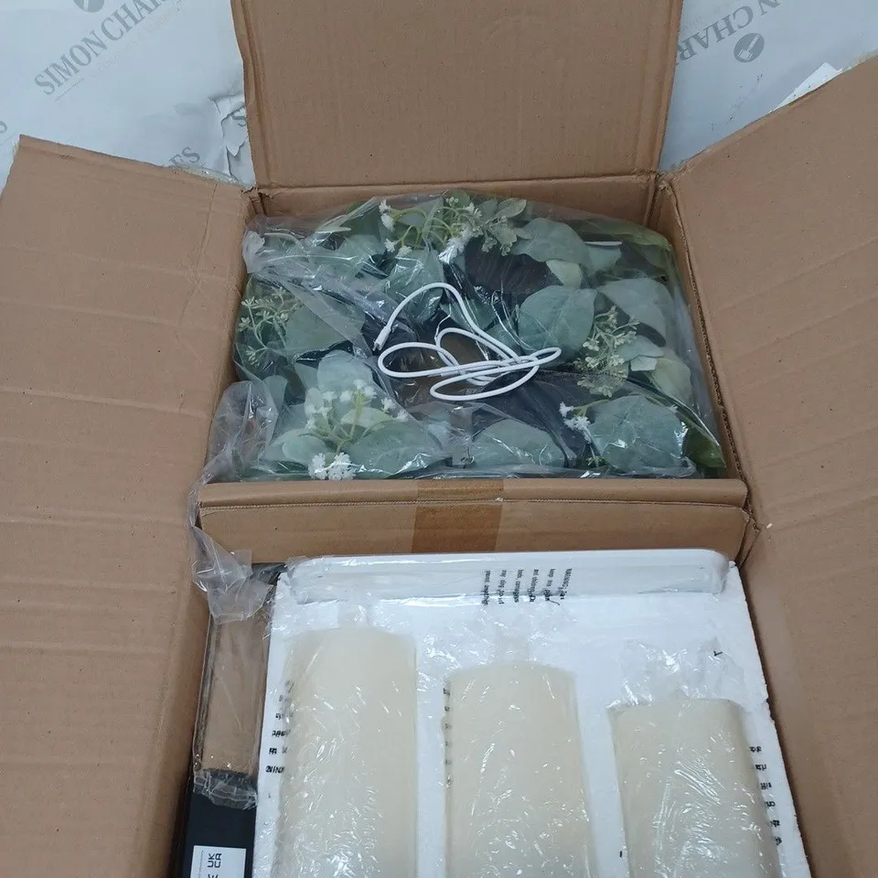 FLAMELESS CANDLES AND WREATH SET 