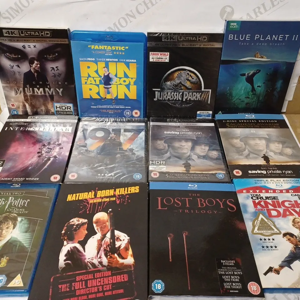LOT OF APPROX 12 ASSORTED DVD/BLU-RAY DISCS TO INCLUDE JURASSIC PARK III, 1917, RUN FATBOY RUN, ETC