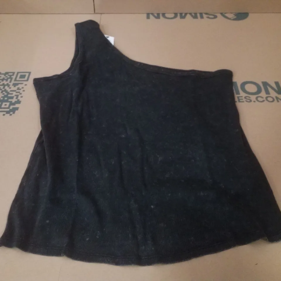 BOX CONTAINING APPROXIMATELY 62 BRAND NEW SIMPLY BE BLACK ONE SHOULDER TOPS - SIZE 22