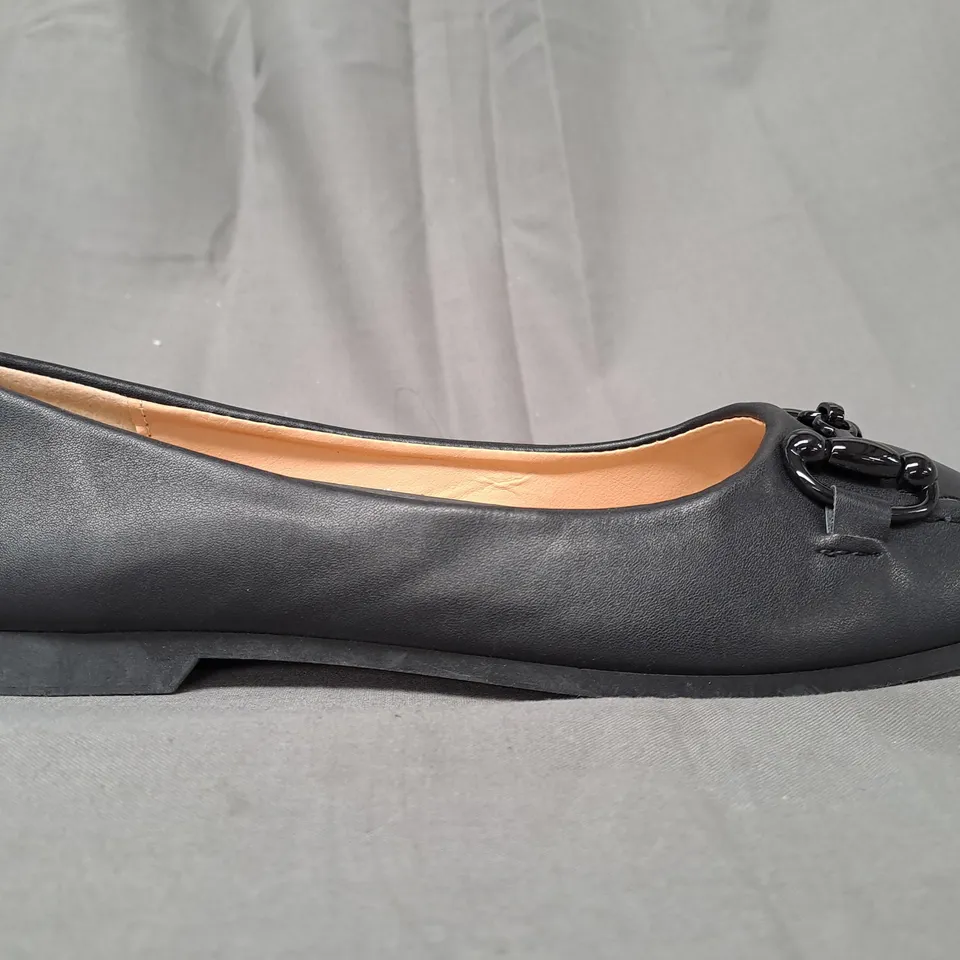 BOXED PAIR OF CINK ME SLIP-ON SHOES IN BLACK EU SIZE 38