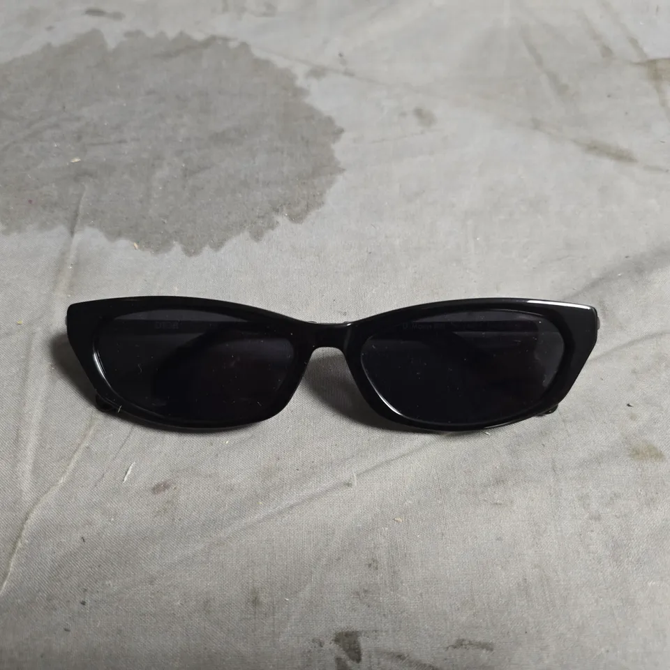 DIOR SUNGLASSES - BLACK CAT-EYE FRAME