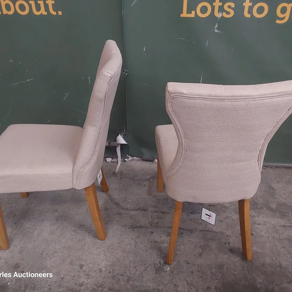 PAIR OF UPHOLSTERED BUTTONED BACK DINING CHAIRS NATURAL FABRIC ON NATURAL WOOD LEGS 