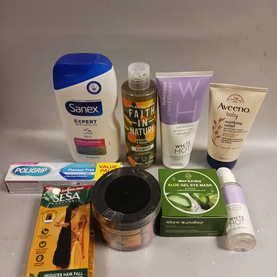 APPROXIMATELY 20 ASSORTED HEALTH & BEAUTY PRODUCTS TO INCLUDE ALOE GEL EYE MASK, WHITE HOT CONDITIONER, AFRICAN BLACK SOAP ETC 