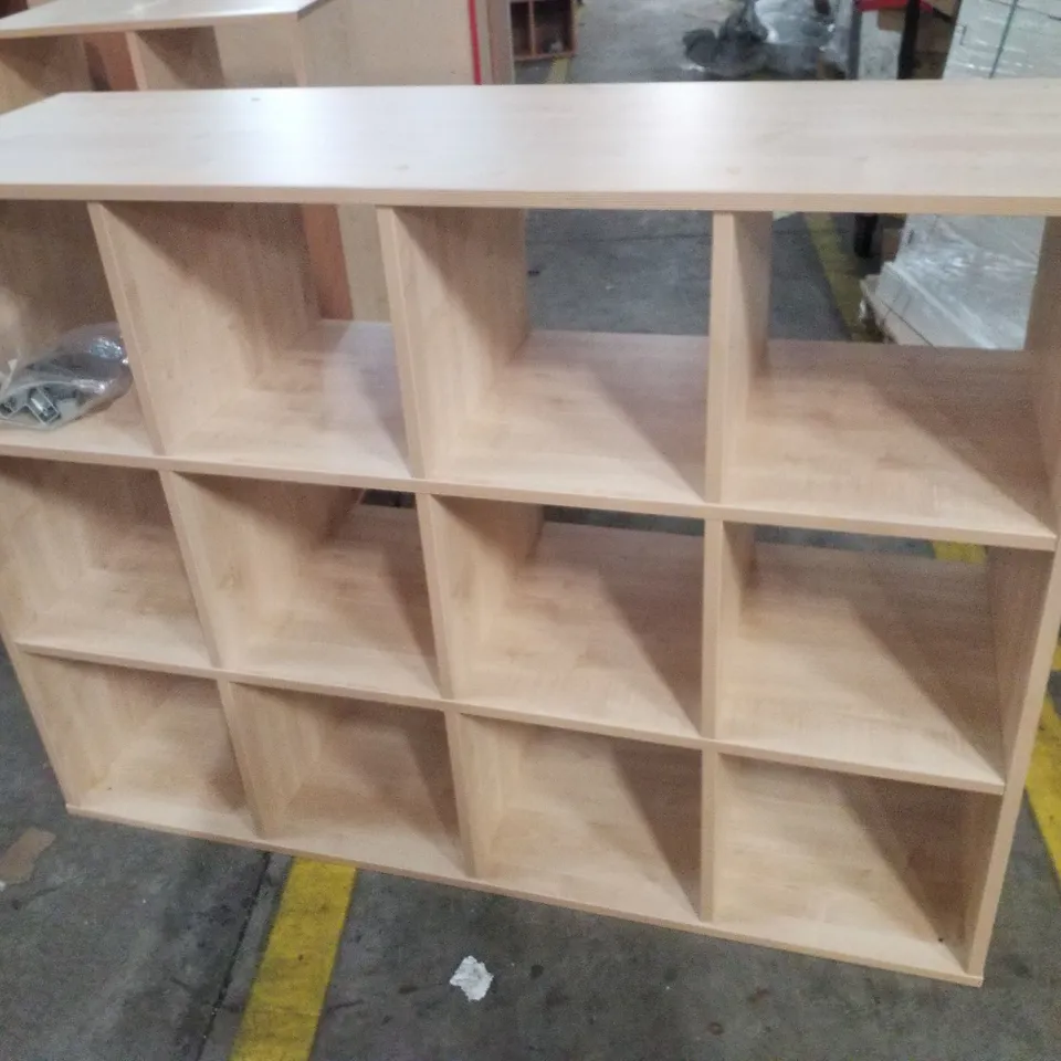 12 CUBE ROOM DIVIDER IN MAPLE 1358×453×1003MM