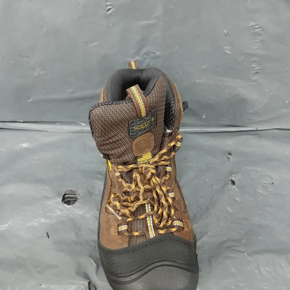 PAIR OF KEEN UTILITY SAFETY BOOTS - 7.5