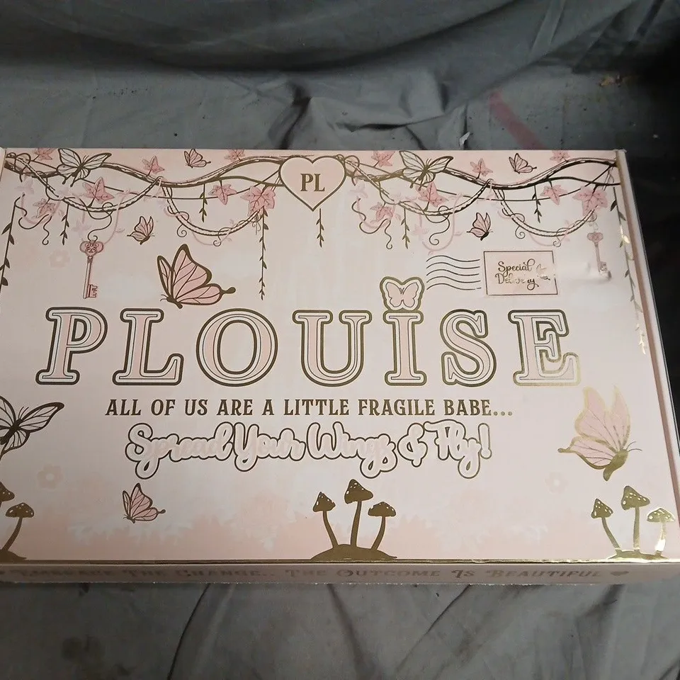 LOT OF 4 PLOUISE BAD BITCH ENERGY LIP OIL AND CONDITIONER SETS