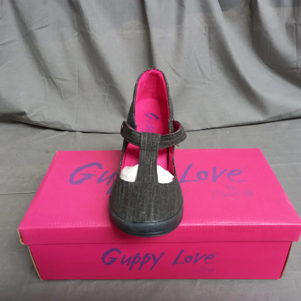 BOX OF APPROXIMATELY 6 PAIRS OF GUPPY LOVE OPEN TOP VELCRO WEDGE SHOE SIZE 10