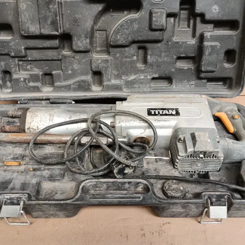 TITAN ELECTRIC BREAKER HEAVY-DUTY DEMOLITION HAMMER IN CASE