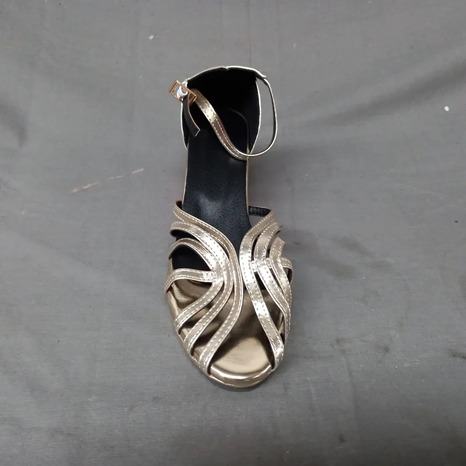 BOXED PAIR OF DESIGNER PEEP TOE BLOCK HEEL SANDALS IN METALLIC GOLD/PINK EU SIZE 42