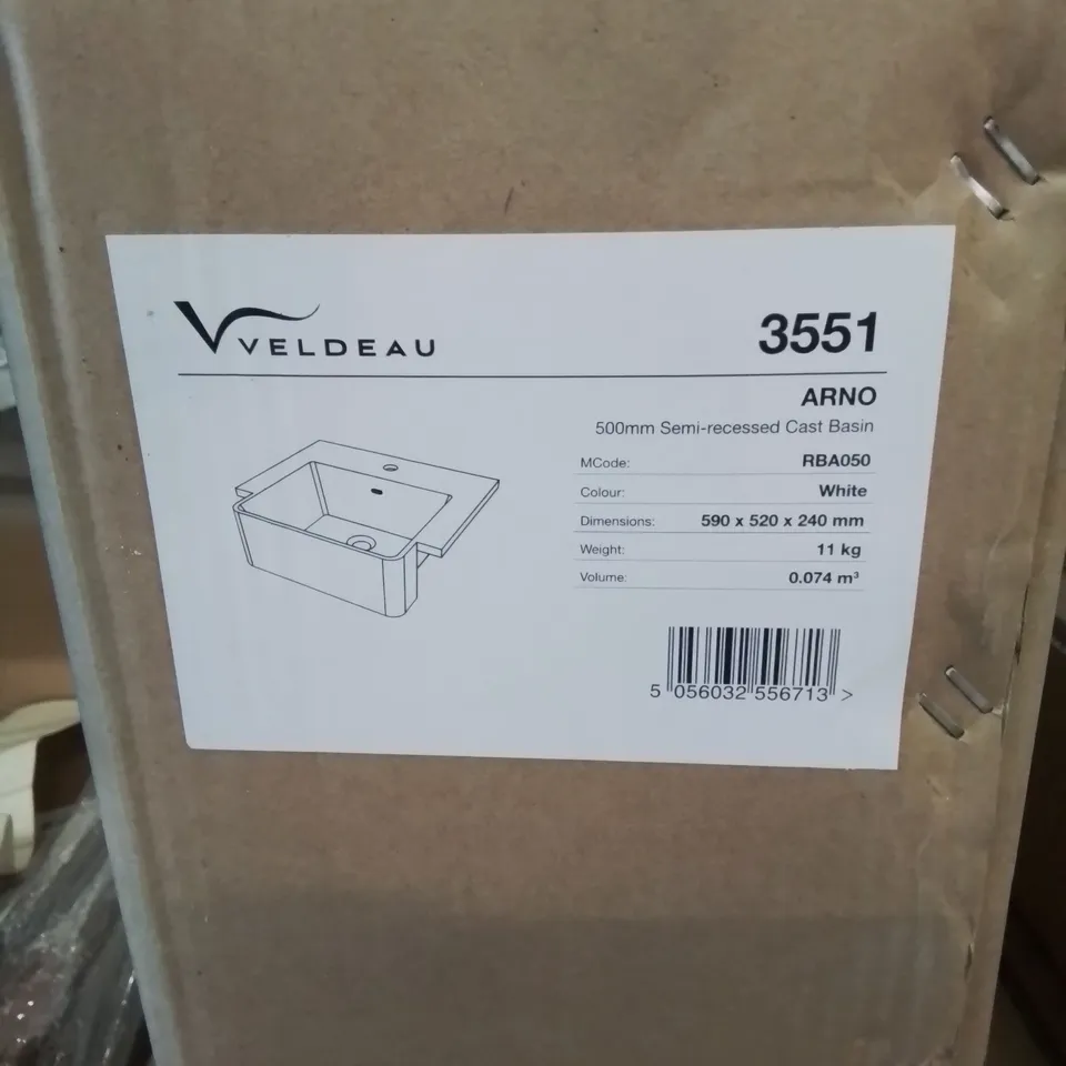 PALLET CONTAINING APPROXIMATELY 20 500MM SEMI RECESSED CAST BASINS