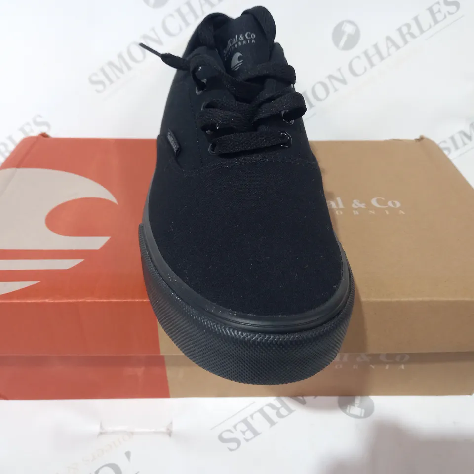 BOXED PAIR OF SOULCAL & CO CANYON LOW SHOES IN BLACK UK SIZE 10