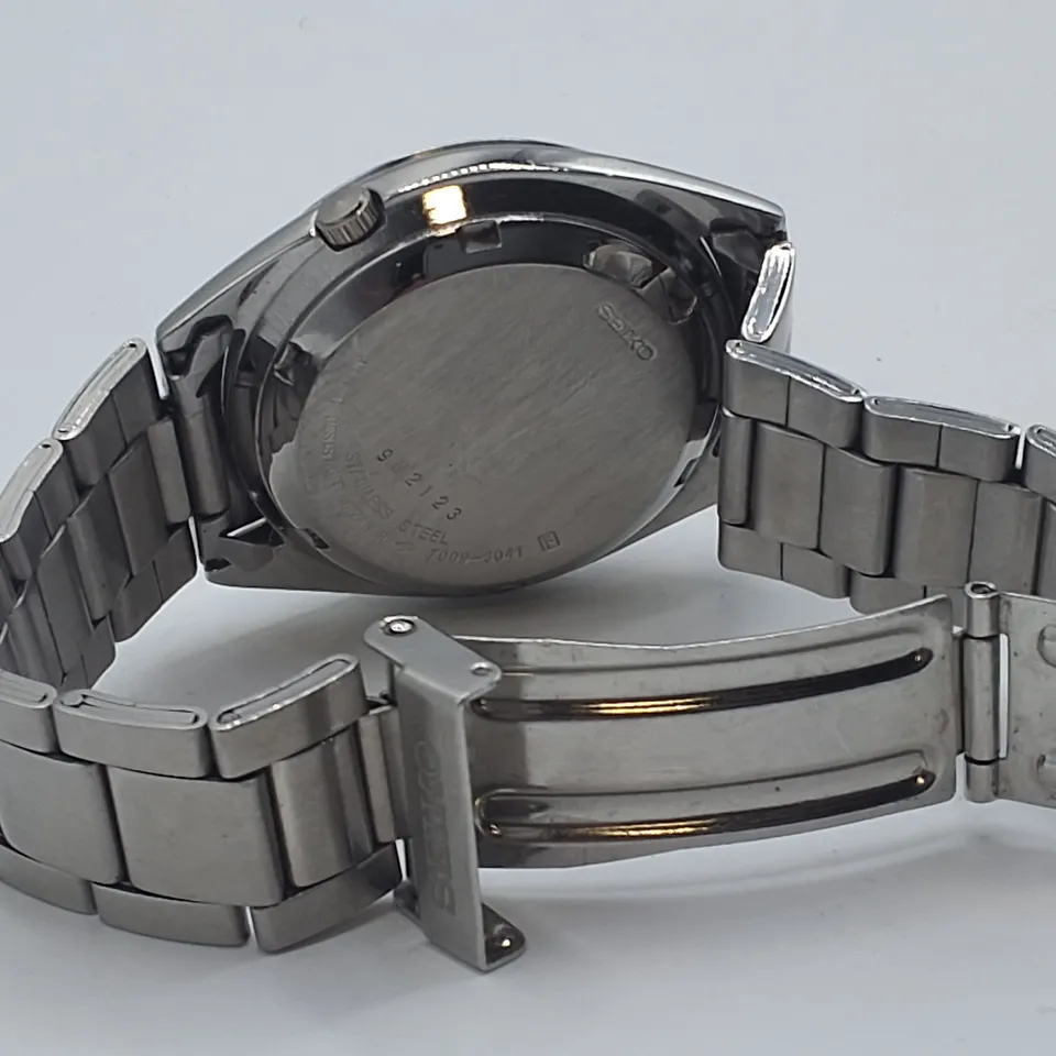 UNBOXED SEIKO STAINLESS STEEL GREEN DIAL WATCH WITH METAL STRAP