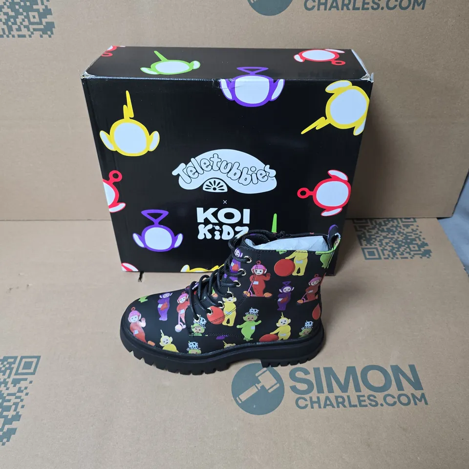 BOXED KOI KIDZ TELETUBBIES SUPERDOME KIDZ BOOTS BLACK UK SIZE 3 