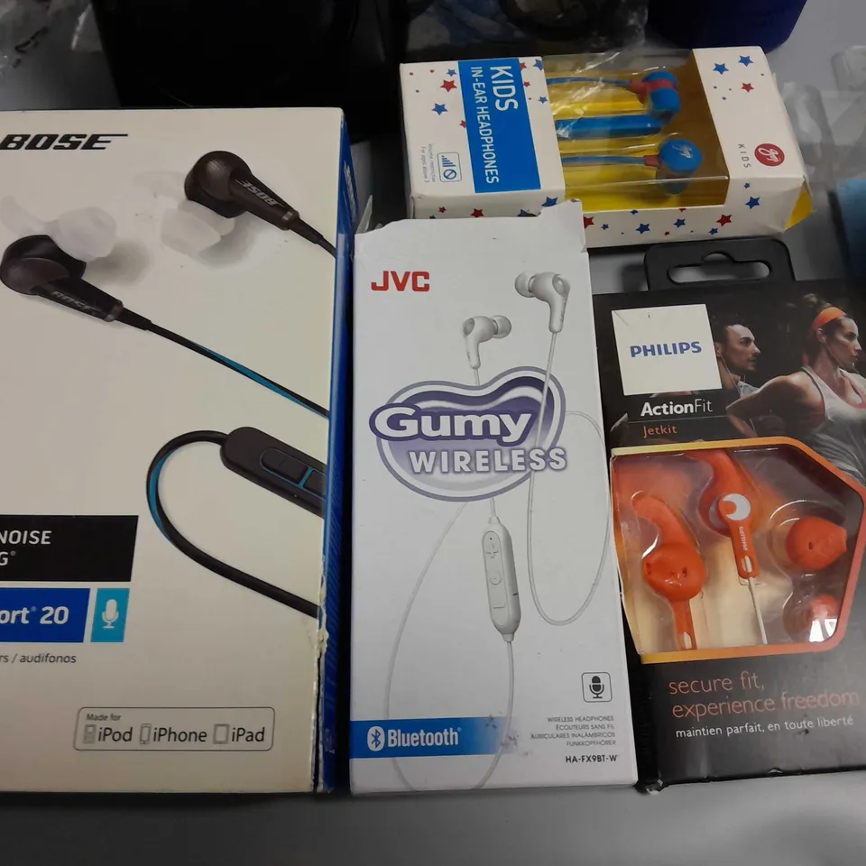 LOT OF 9 ASSORTED AUDIO ITEMS TO INCLUDE LOGITECH COMPUTER SPEAKERS, BOSE SPORTS EARPHONES AND PHILIPS ACTION FIT EARPHONES