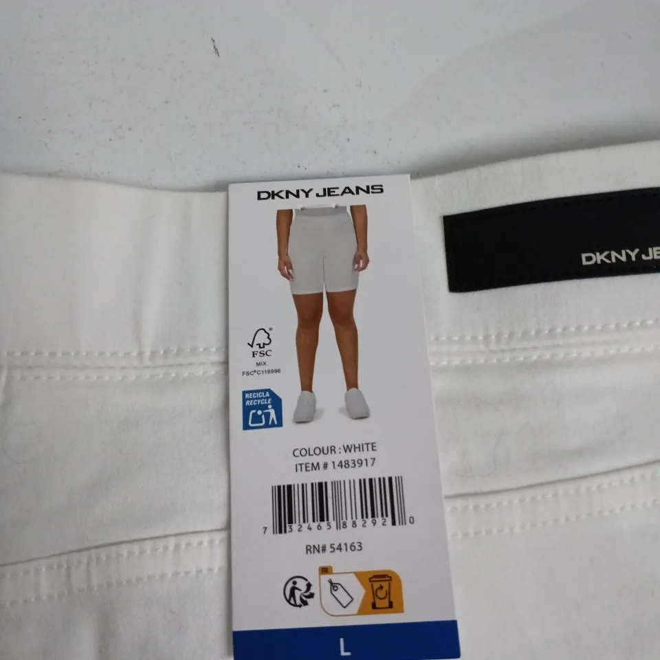 DKNY JEANS WHITE SHORTS – UK L (WOMEN'S)