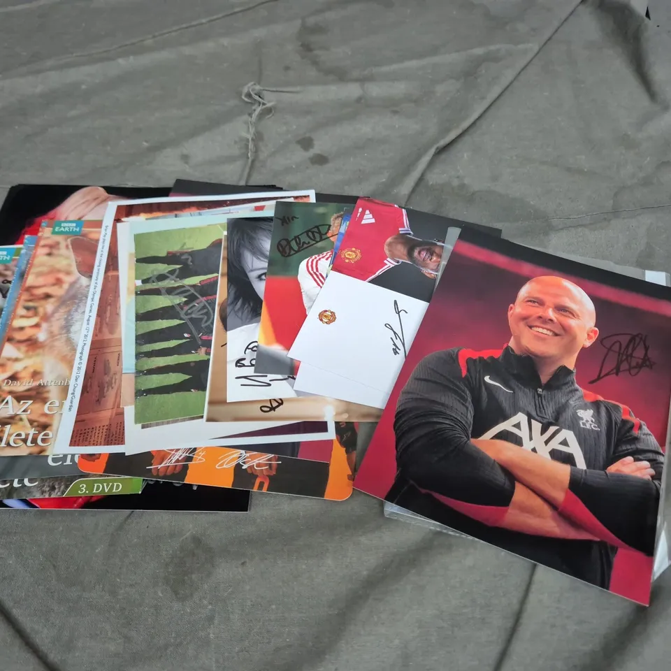 LOT OF APPROXIMATELY 20 ASSORTED SIGNED PHOTOS AND POST CARDS TO INCLUDE DAVID ATTTENBOROUGH, RICKY GERVAIS AND BRIAN MAY