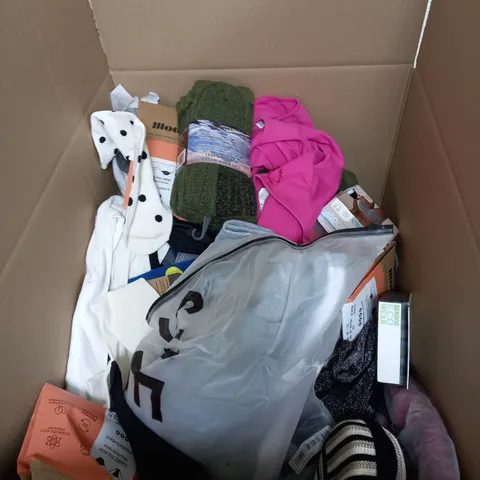 BOX OF APPROX. 25 ASSORTED CLOTHING VARYING IN SIZE/COLOUR/STYLE TO INCLUDE: TOPS, TROUSERS, JUMPERS