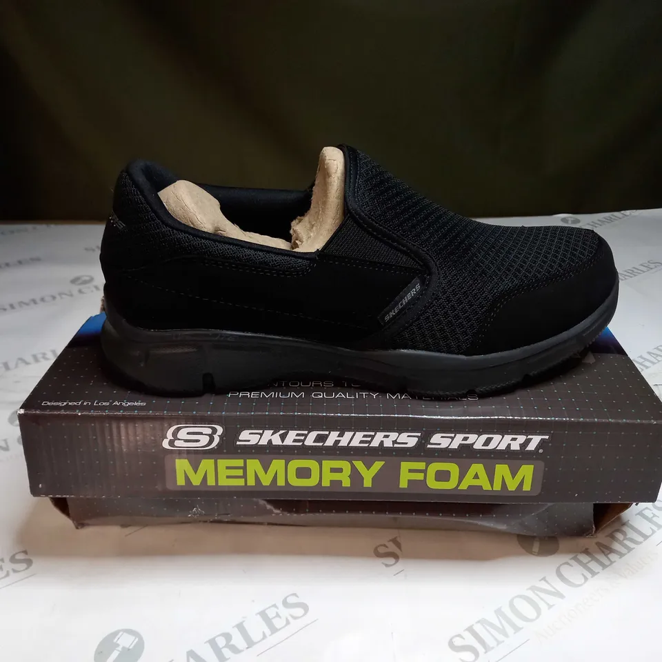 BOXED SKECHERS EQUALIZER PERSISTENT SHOES SIZE 8