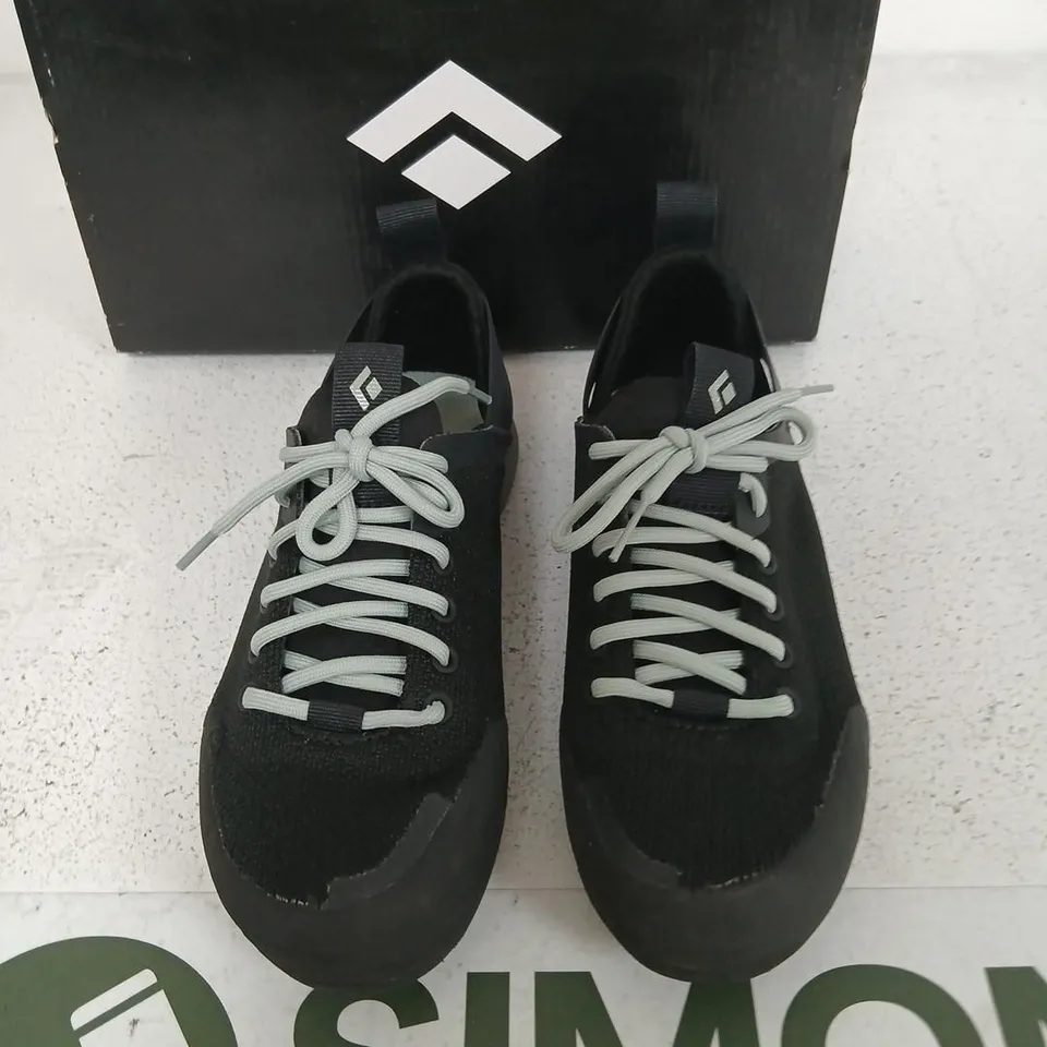 BLACK DIAMOND SESSION WOMEN'S BLACK SNEAKERS – BLACK FABRIC UPPER, GREY LACES