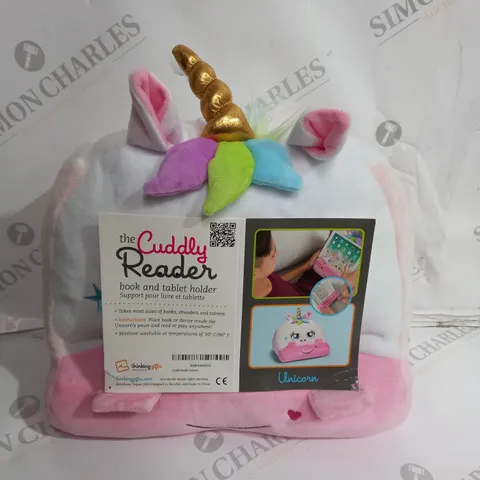THE CUDDLY READER BOOK AND TABLET HOLDER