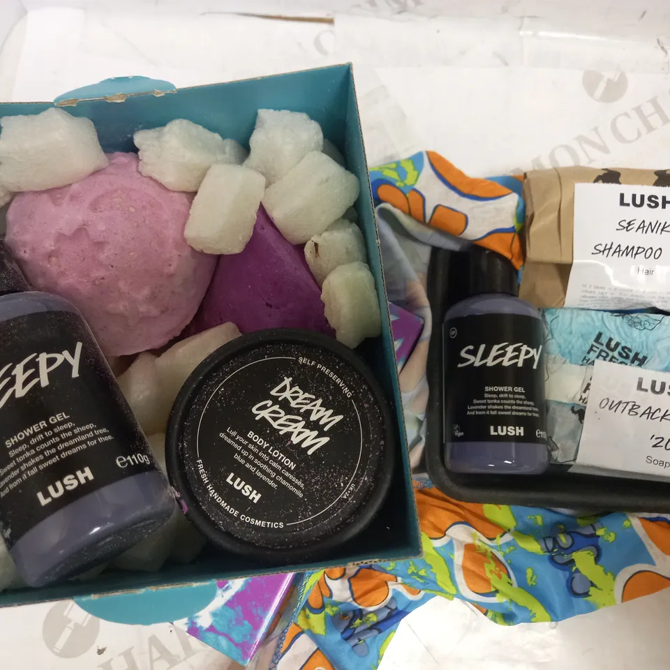 2 LUSH GIFT SETS (7 ITEMS TOTAL)