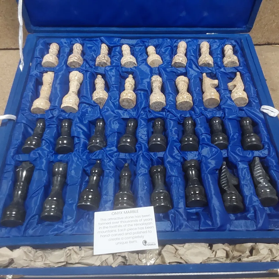 DESIGNER CHESS SET IN CASE