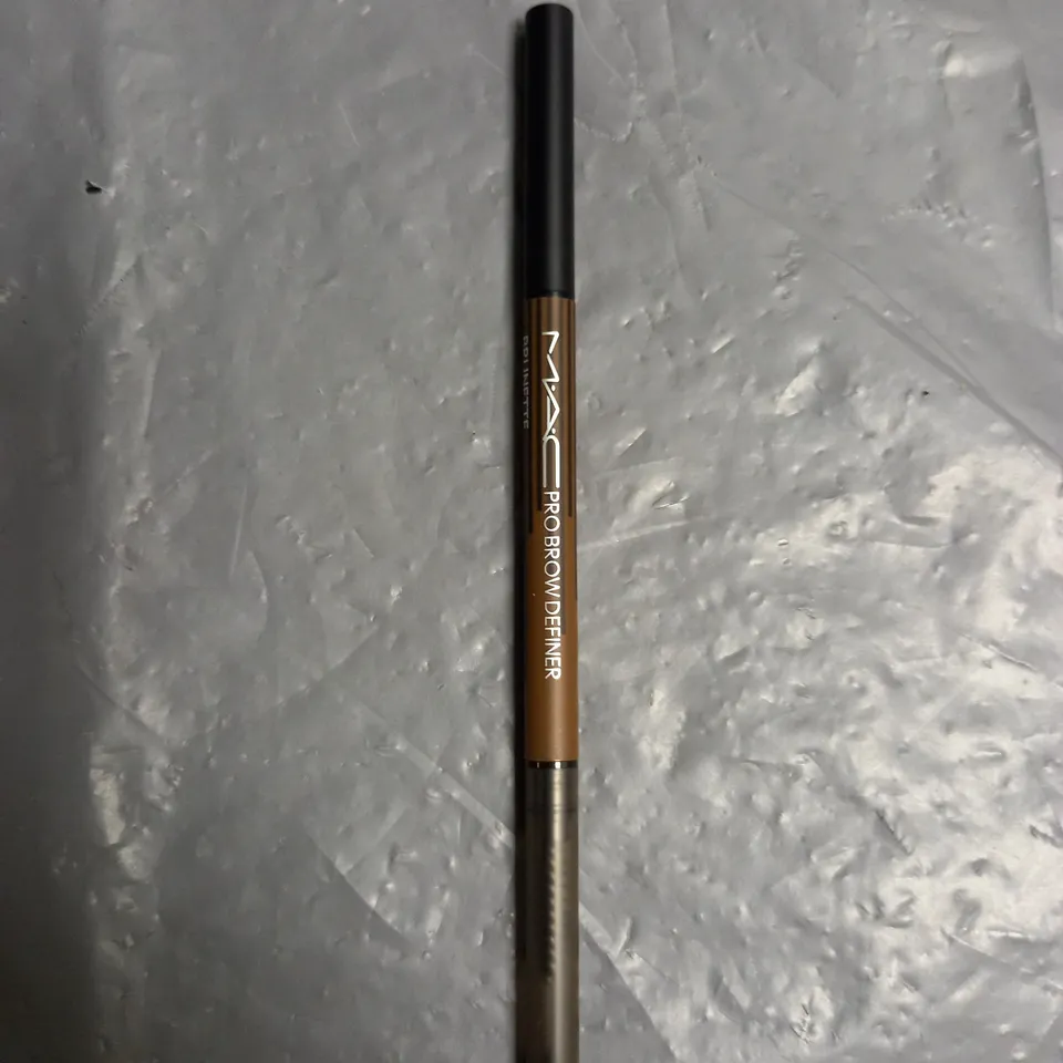 MAC PRO BROW DEFINER IN BRUNETTE 1MM TIP