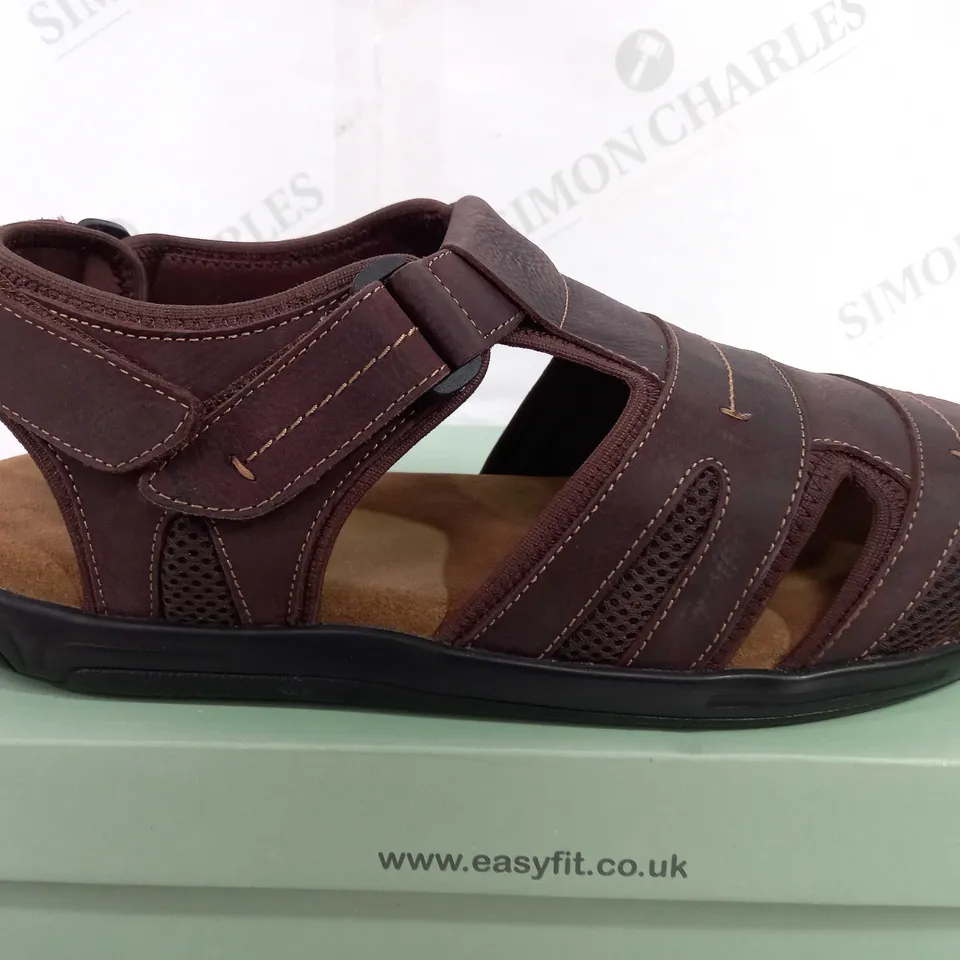 BOXED PAIR OF EASYFIT WIDE FITTING VELCRO FAUX LEATHER SANDALS - BROWN - UK 11