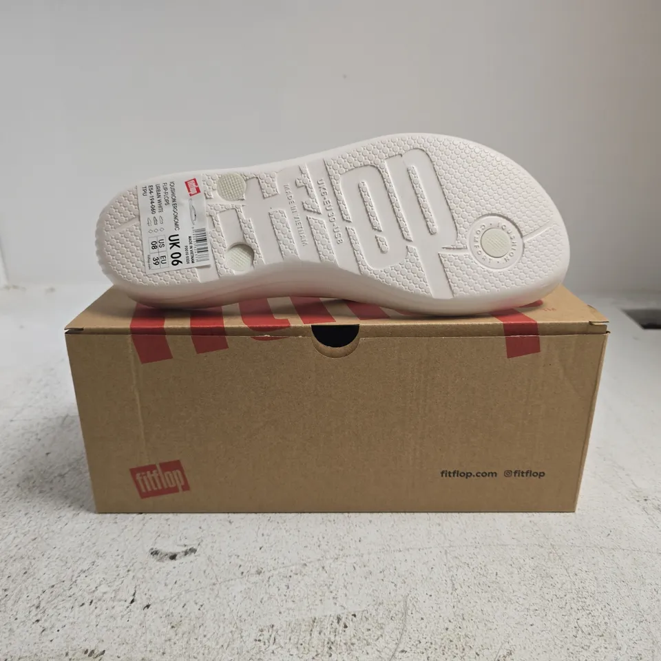 BOXED PAIR OF FITFLOP IQUSHION ERGONOMIC FLIP-FLOPS IN WHITE SIZE UK 6