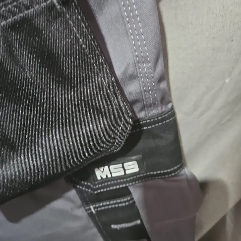 MS59 MEN'S WORK CARGO TROUSERS – GREY/BLACK, UK 32 (W32-150)