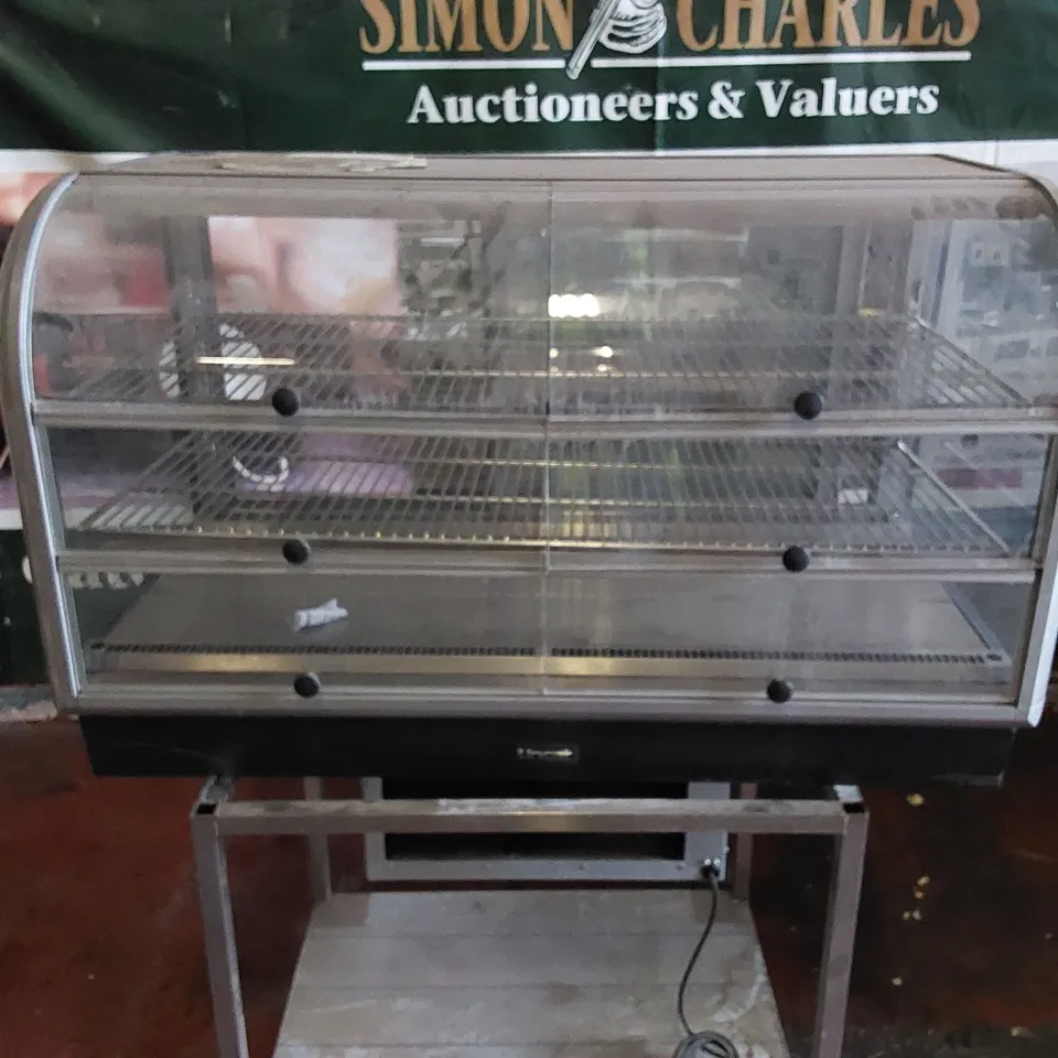 LINCAT C6R/125SU-F1 COMMERCIAL REFRIGERATED FOOD SHOWCASE WITH STAND 