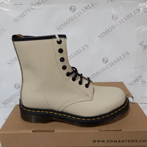 DR MARTINS SMOOTH PARCMENT BIEGE SIZE 5