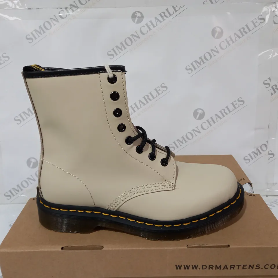DR MARTINS SMOOTH PARCMENT BIEGE SIZE 5 