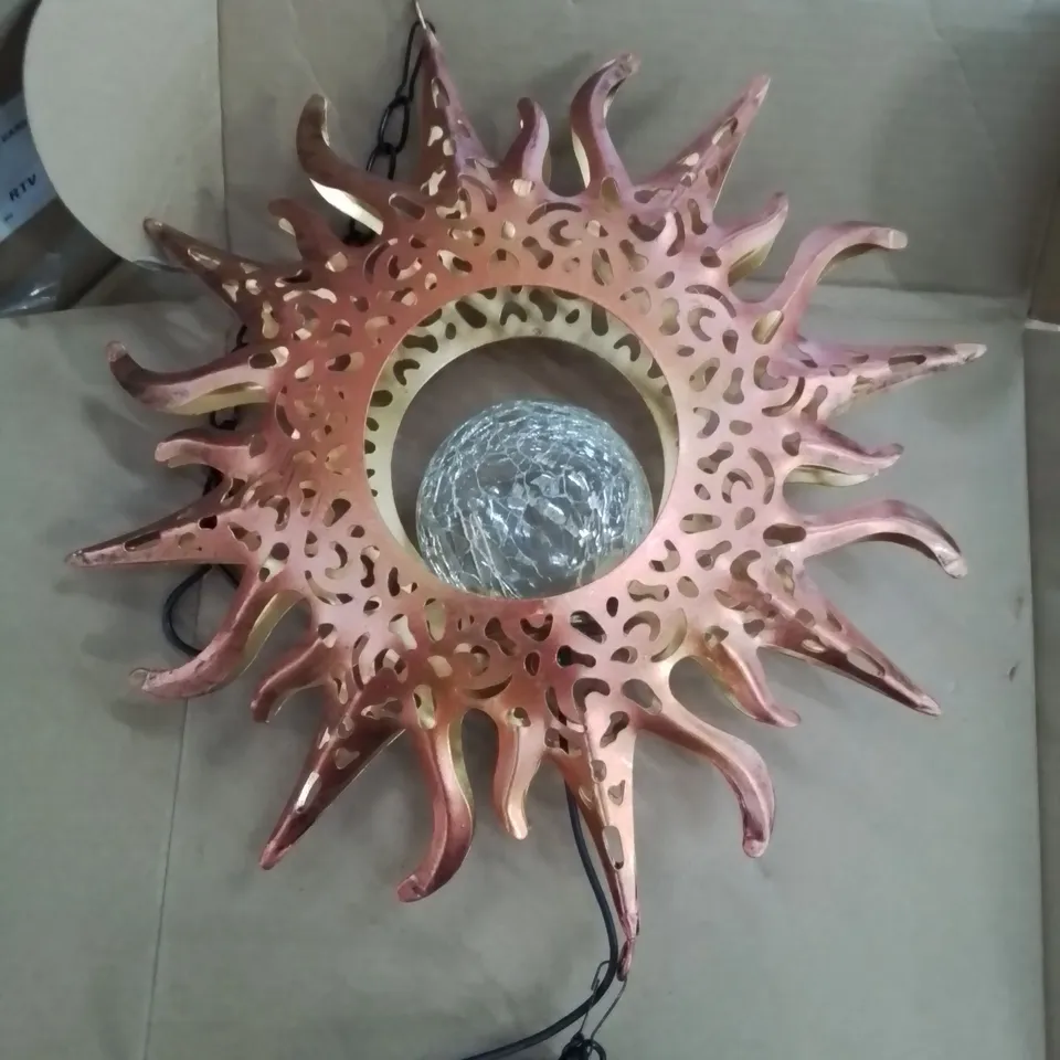 BOXED SOLAR POWERED SUN WITH CHIMES