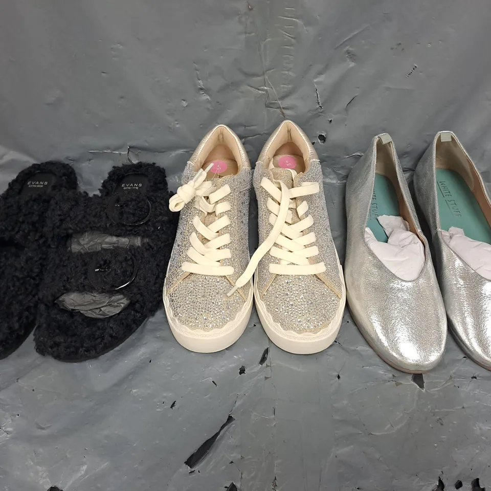 BOX OF APPROXIMATELY 15 ASSORTED PAIRS OF SHOES AND FOOTWEAR ITEMS IN VARIOUS COLOURS, STYLES, AND SIZES - COLLECTION ONLY