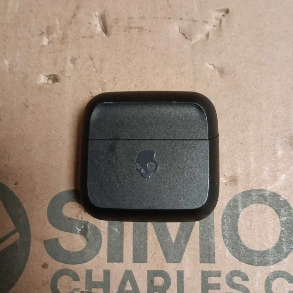 SKULLCANDY MOD TRUE WIRELESS BLUETOOTH EARBUDS IN CHARGING CASE – BLACK - UNBOXED 