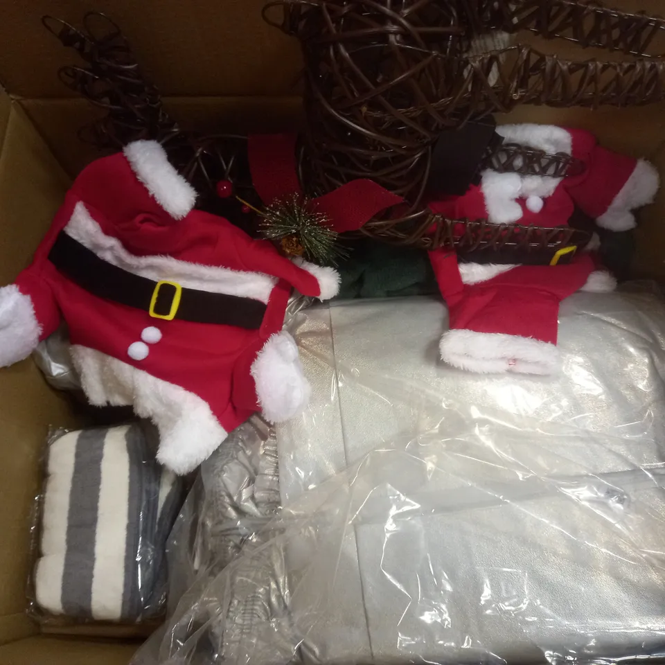 BOX OF APPROXIMATELY 9 ASSORTED ITEMS TO INCLUDE - MINI SANTA HAT - TEA LIGHT CANDLE HOLDER - TRI HARNESS IN RED ETC 
