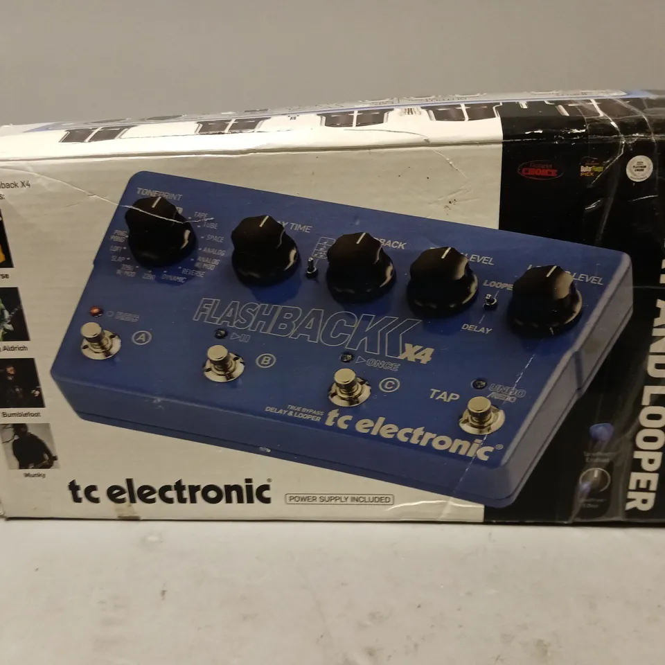 TC ELECTRONIC FLASHBACK X4 DELAY AND LOOPER