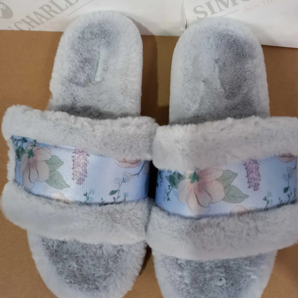 VIONIC FLORAL DESIGN BLUE FLUFFY SLIPPERS, SIZE 7 UK