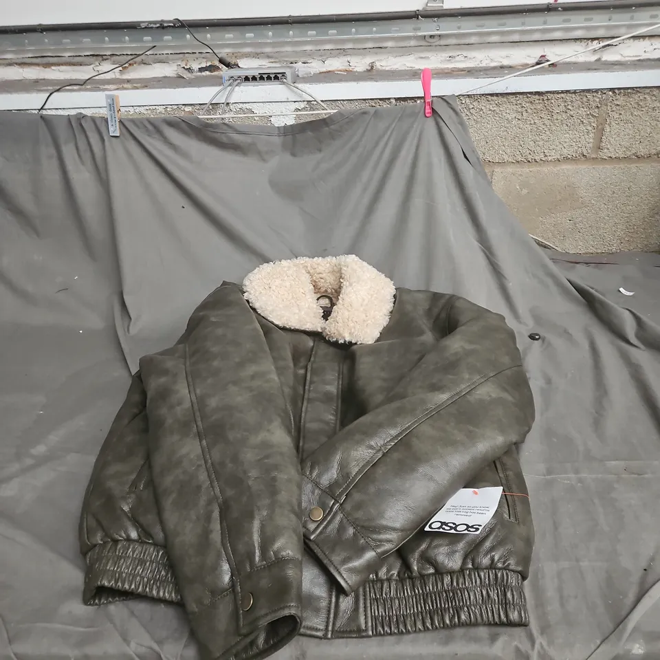 ASOS LEATHER BOMBER JACKET WITH SHEARLING LINING – MEN'S MEDIUM