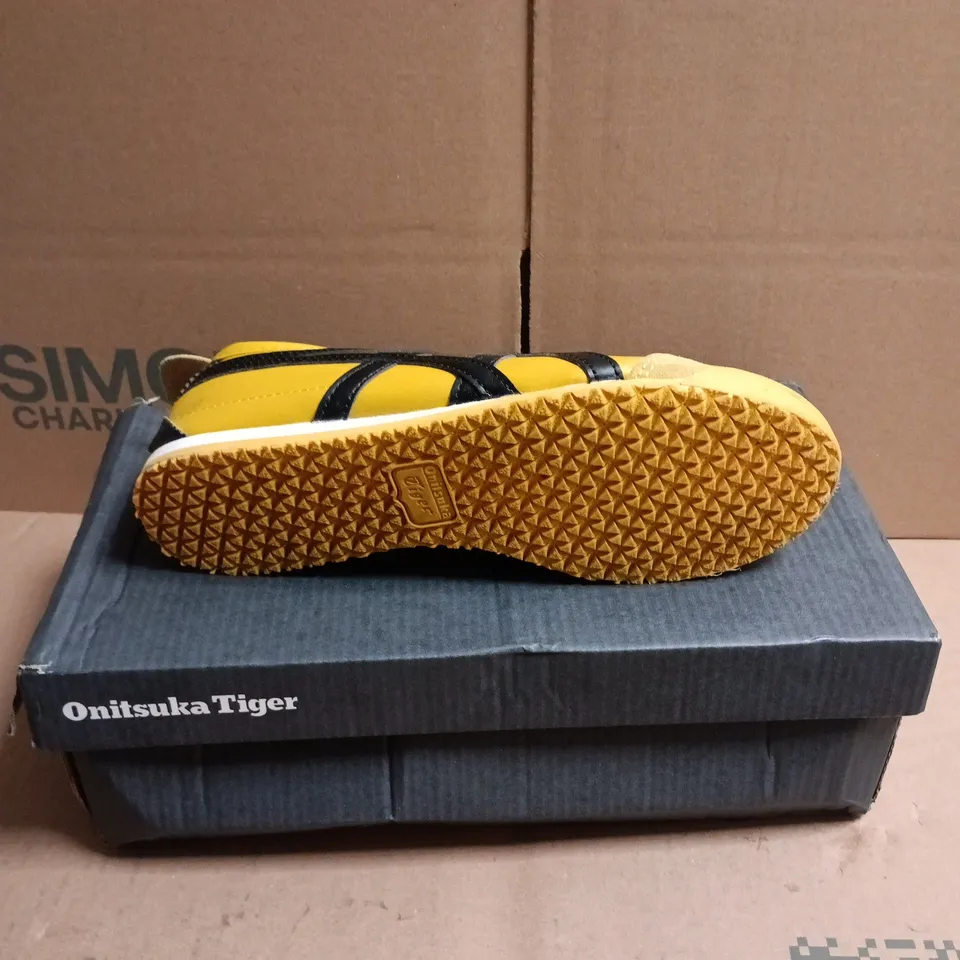 BOXED PAIR OF ONITSUKA TIGER MEXICO 66 TRAINERS - 4.5