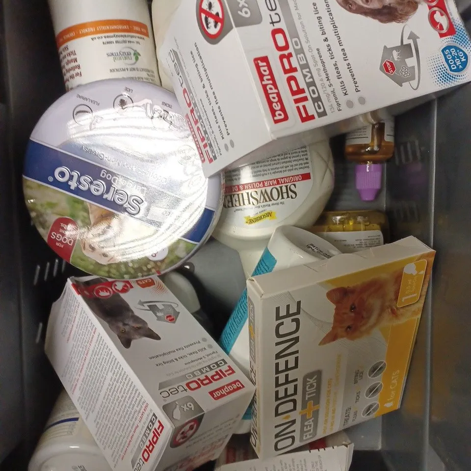 APPROXIMATELY 15 ASSORTED PET SUPPLIES/CARE PRODUCTS TO INCLUDE YU MOVE JOINT CARE, BUGALUGS SHAMPOO, DENTAL FRESH ETC 