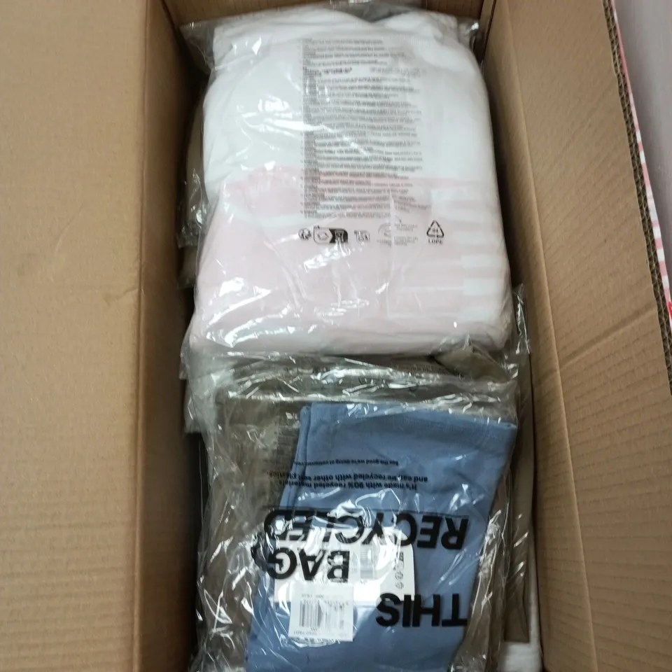 BOX OF APPROXIMATELY 15 ASSORTED CLOTHING ITEMS TO INCLUDE: PRINCE GRAPHIC JUMPER