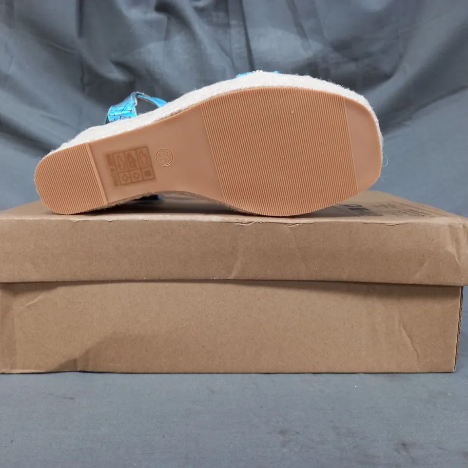 BOXED PAIR OF DESIGNER OPEN TOE HIGH WEDGE SANDALS IN BLUE PEARLESCENT EU SIZE 36