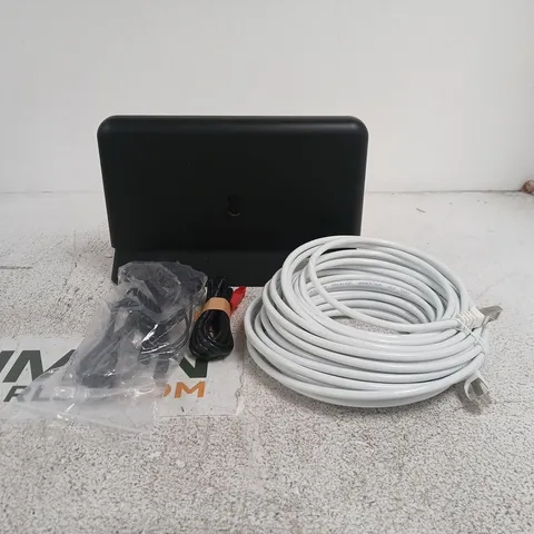 TOTE OF APPROXIMATELY 10 ASSORTED ITEMS TO INCLUDE CABLES, SMART HUB ETC