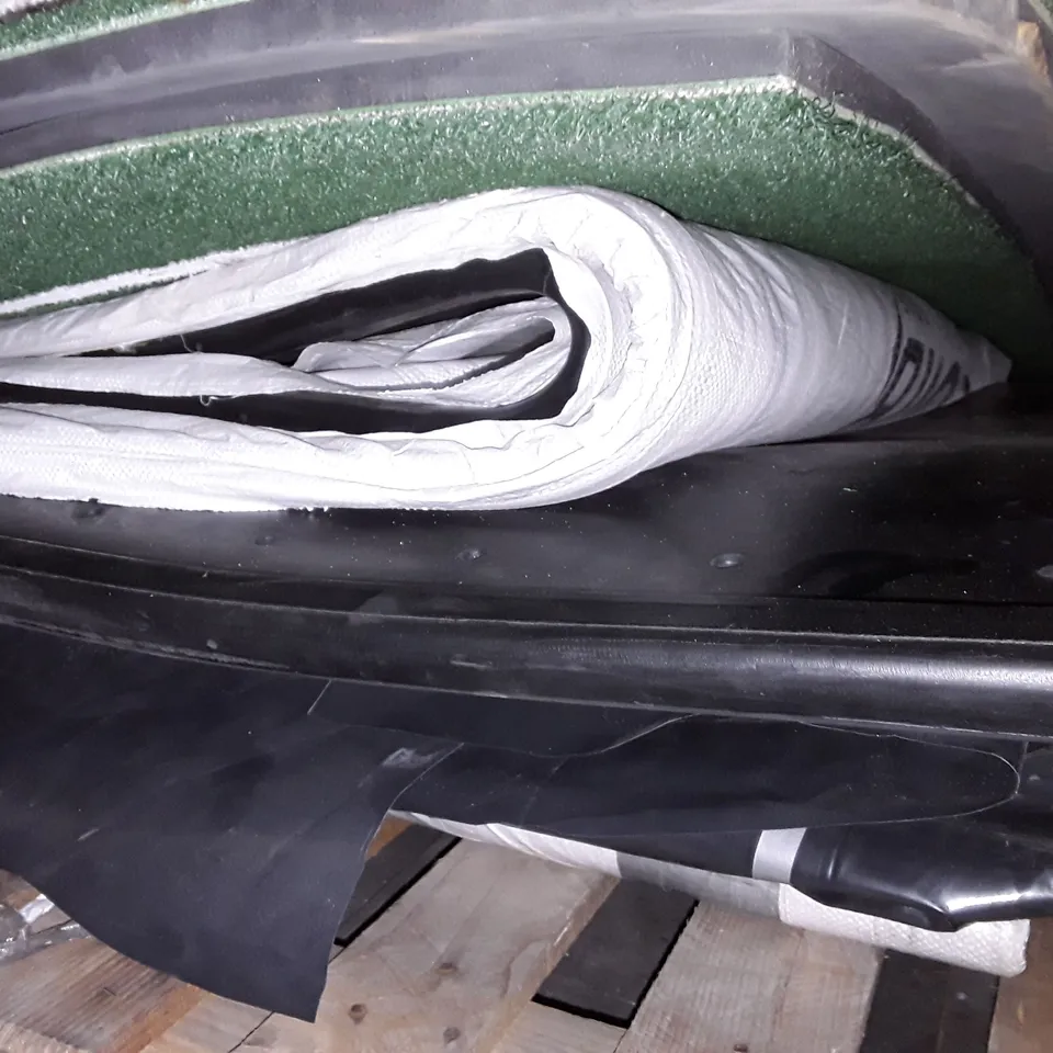 PALLET OF ASSORTED SPORTING ITEMS TO INCLUDE GOLFING PUTTING MATS