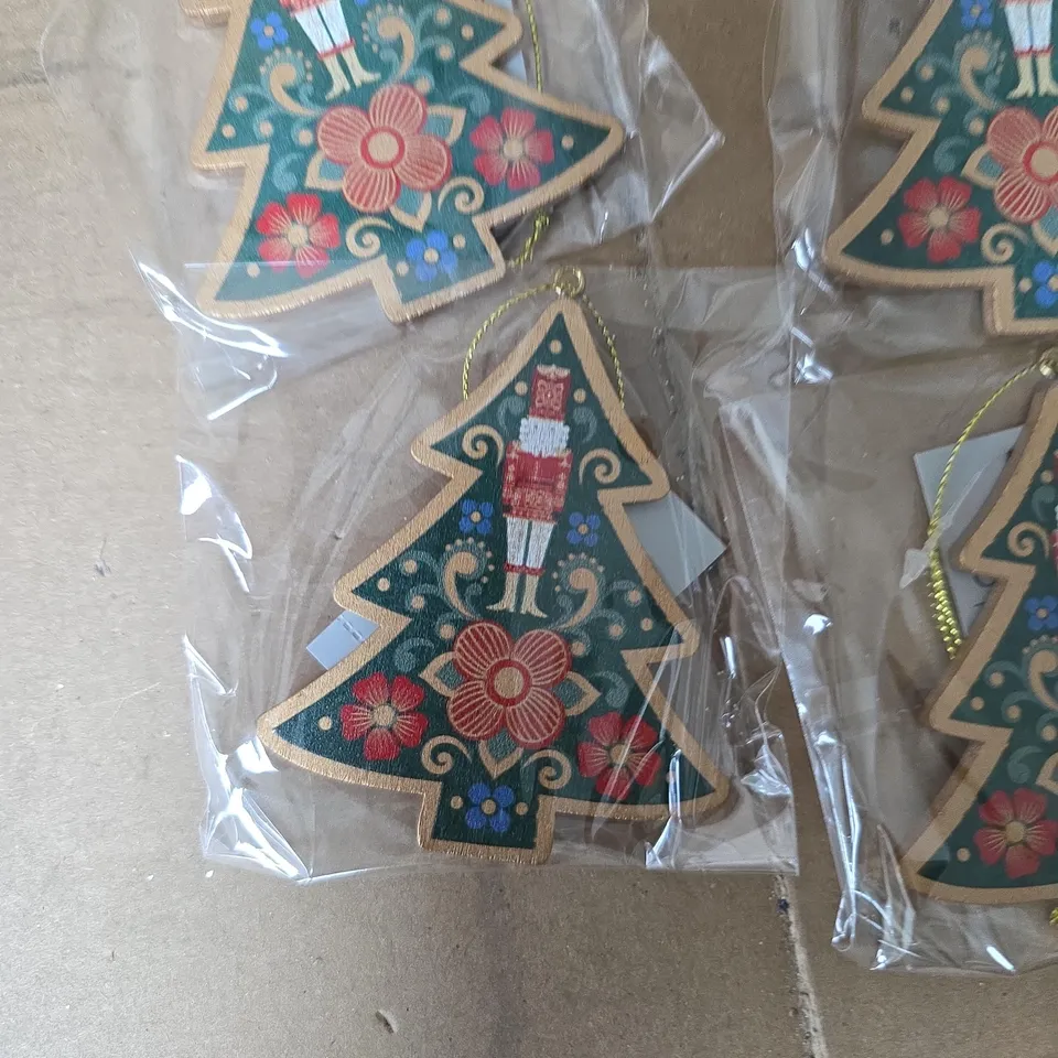 2 BOXES OF ASSORTED GISELA GRAHAM SMALL DECORATIONS 